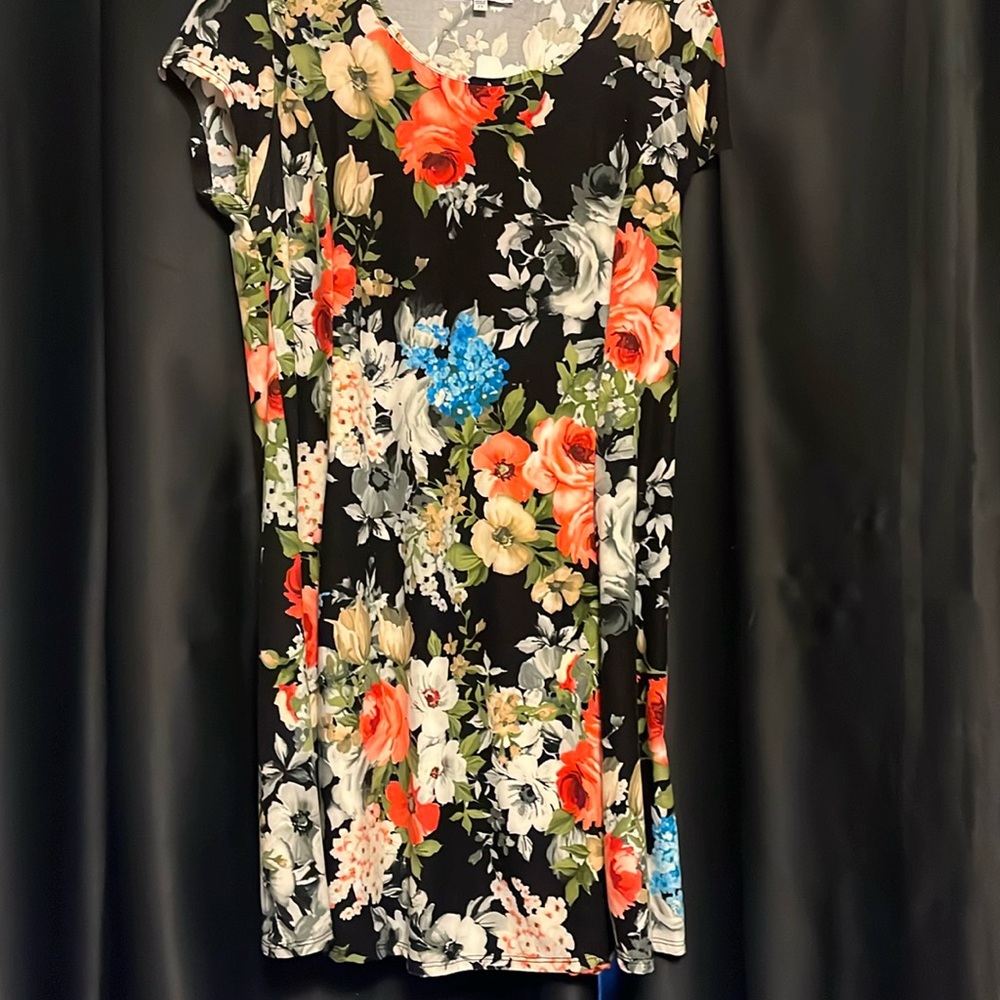 Black flowery dress/tunic